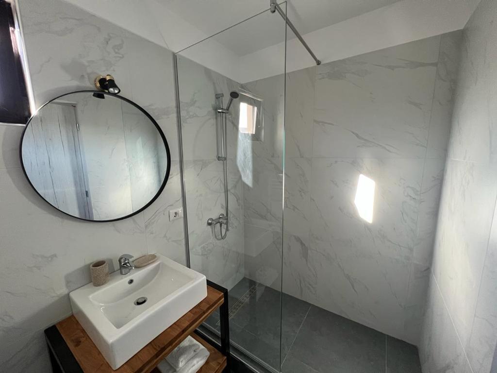 Vily Luxury Rooms Focşani المظهر الخارجي الصورة